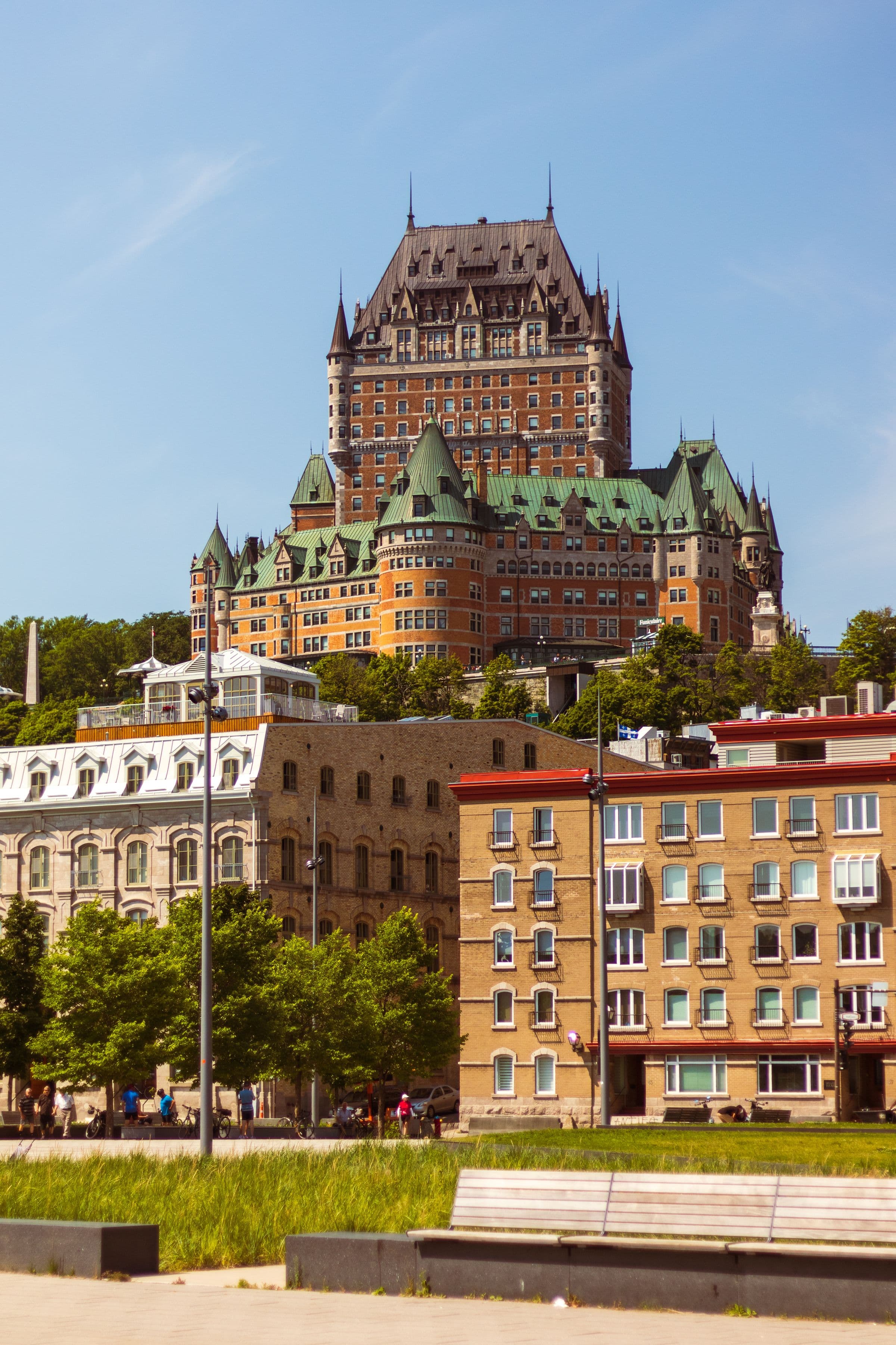 Château Frontenac sur la colline de Québec — ViaOrizon
