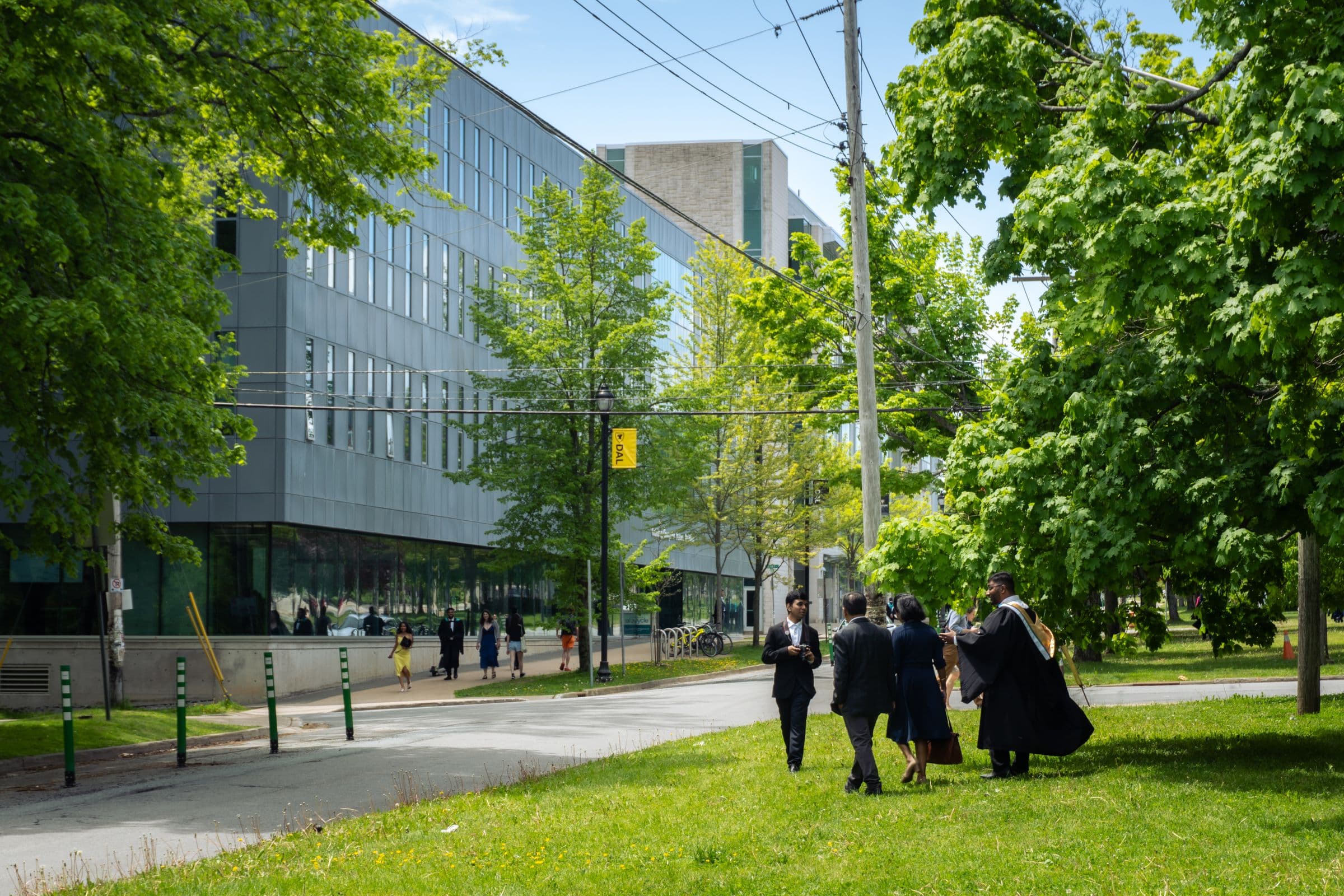 Remise de diplômes sur un campus universitaire canadien à Halifax — ViaOrizon